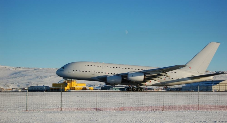 airplane_landing_to_iqaluit_feb_6_05.jpg